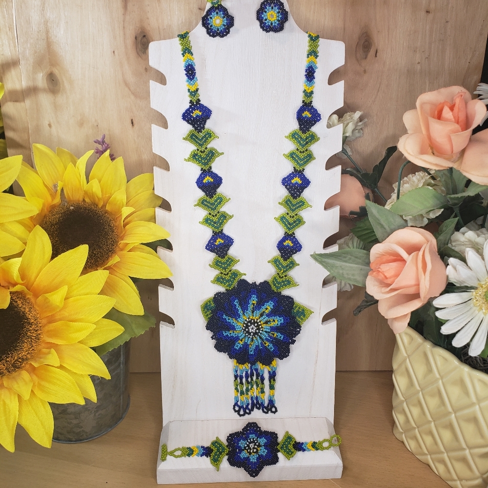 Mexican Handcrafted Maxi Necklace, bracelet and earrings set Huichol flowers Han